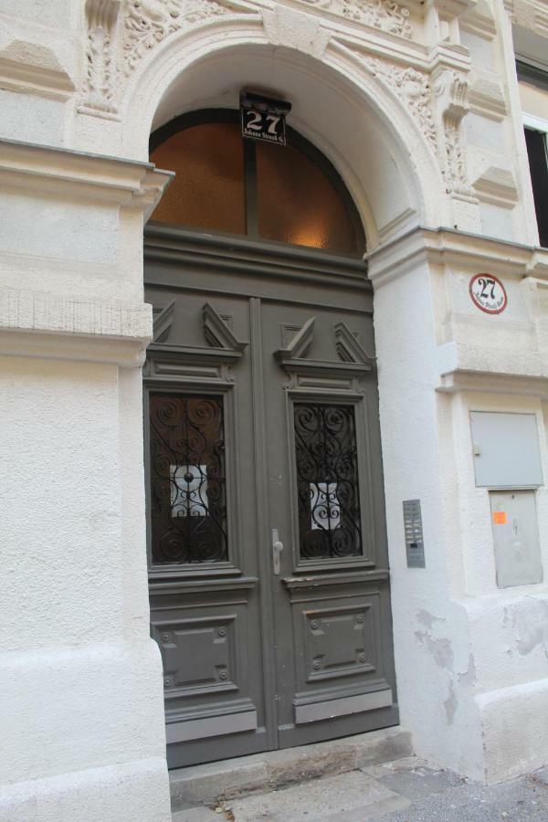 Central Vienna Apartment With Unique 40M2 City Garden & Self Check In Exterior foto